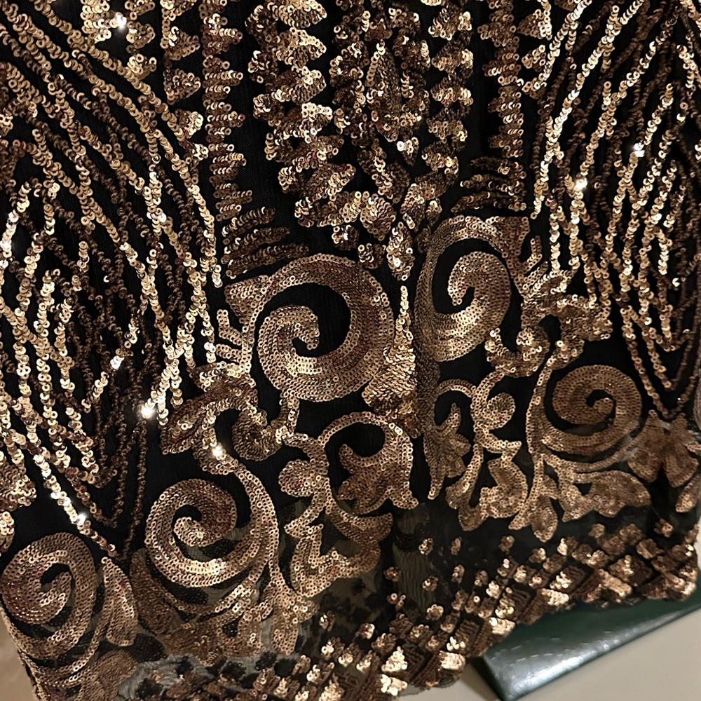 Woman’s long sleeve Gianni dress❤️👗 - Picture 9 of 11